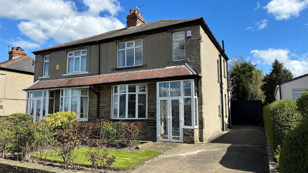 Bolton Drive, Bradford 3 bed semidetached house for sale £210,000