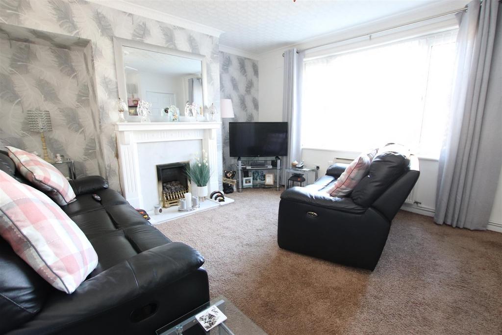 Kings Road, Bradford 3 bed semidetached house for sale £140,000