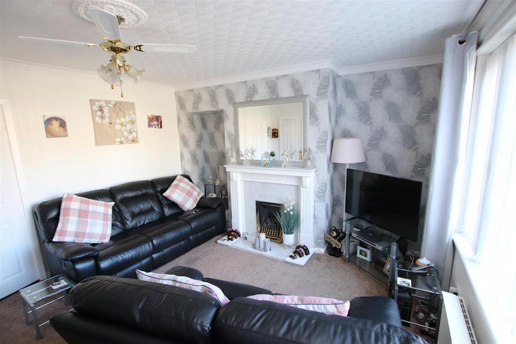 Kings Road, Bradford 3 bed semidetached house for sale £140,000