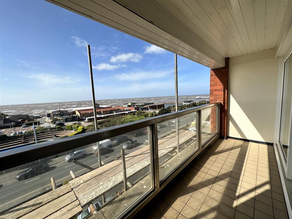 De Vere Gardens, South Promenade, Lytham St Annes 2 bed flat for sale