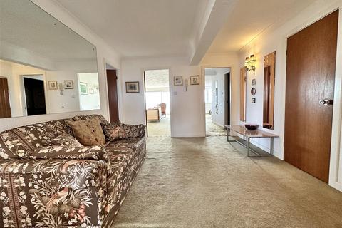 2 bedroom flat for sale, De Vere Gardens, South Promenade, Lytham St Annes