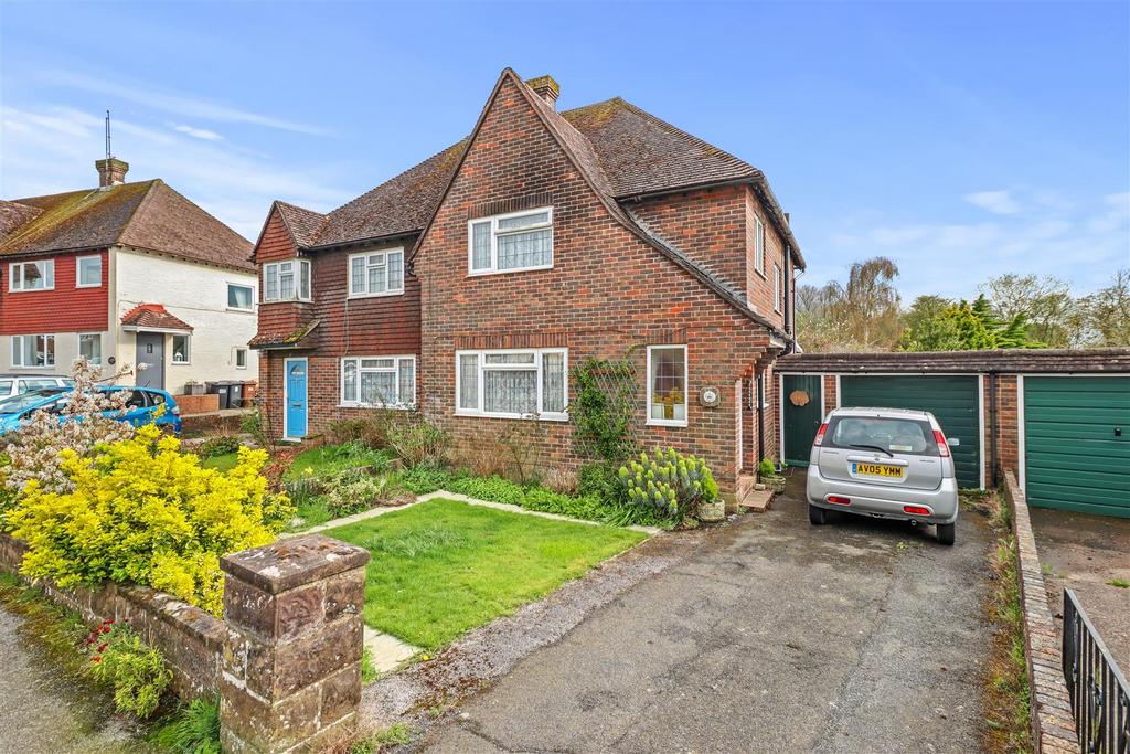Lansdowne Drive, Hailsham 3 bed semidetached house for sale £340,000