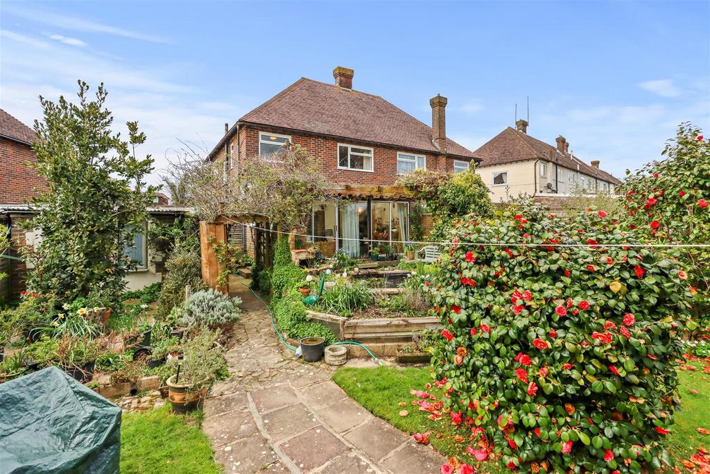Lansdowne Drive, Hailsham 3 bed semidetached house for sale £340,000