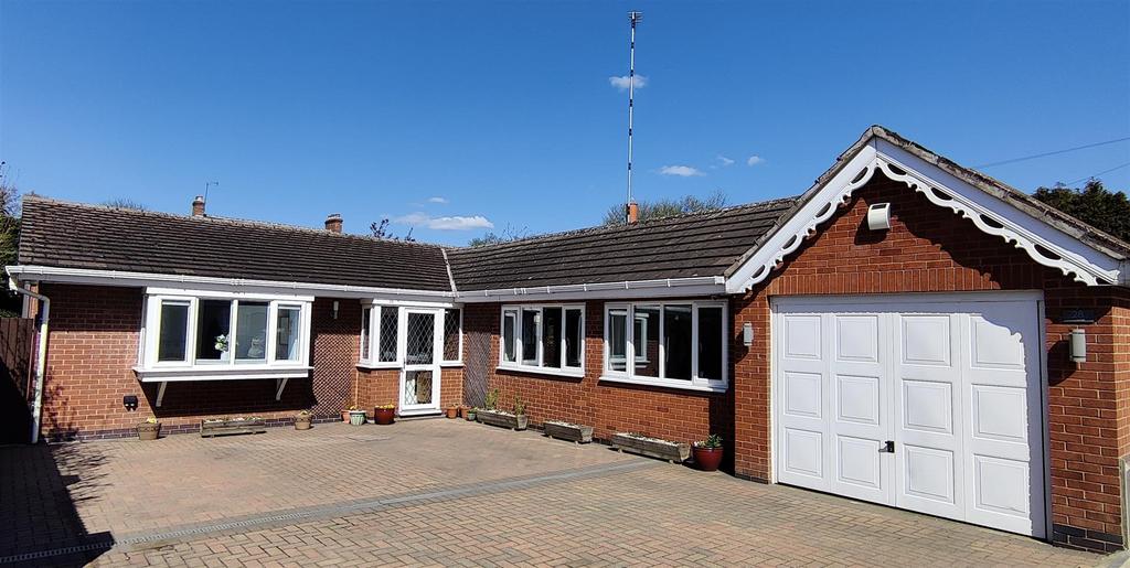 Leicester Road, Sharnford, Hinckley 3 bed detached bungalow for sale