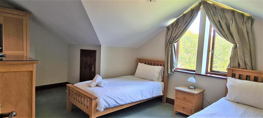 Twin bedroom.jpg