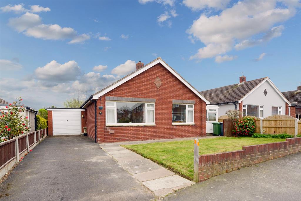 Beeches Road, Bayston Hill, Shrewsbury 2 bed detached bungalow for sale