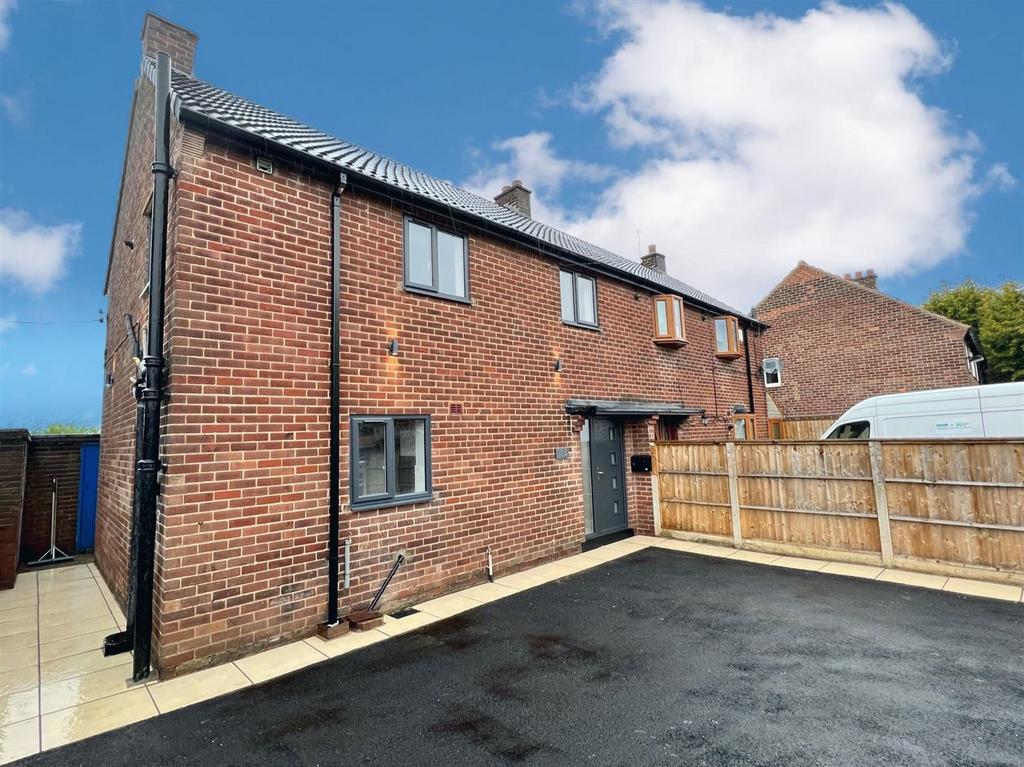 Worral Avenue, Treeton, Rotherham 3 bed house £900 pcm (£208 pw)