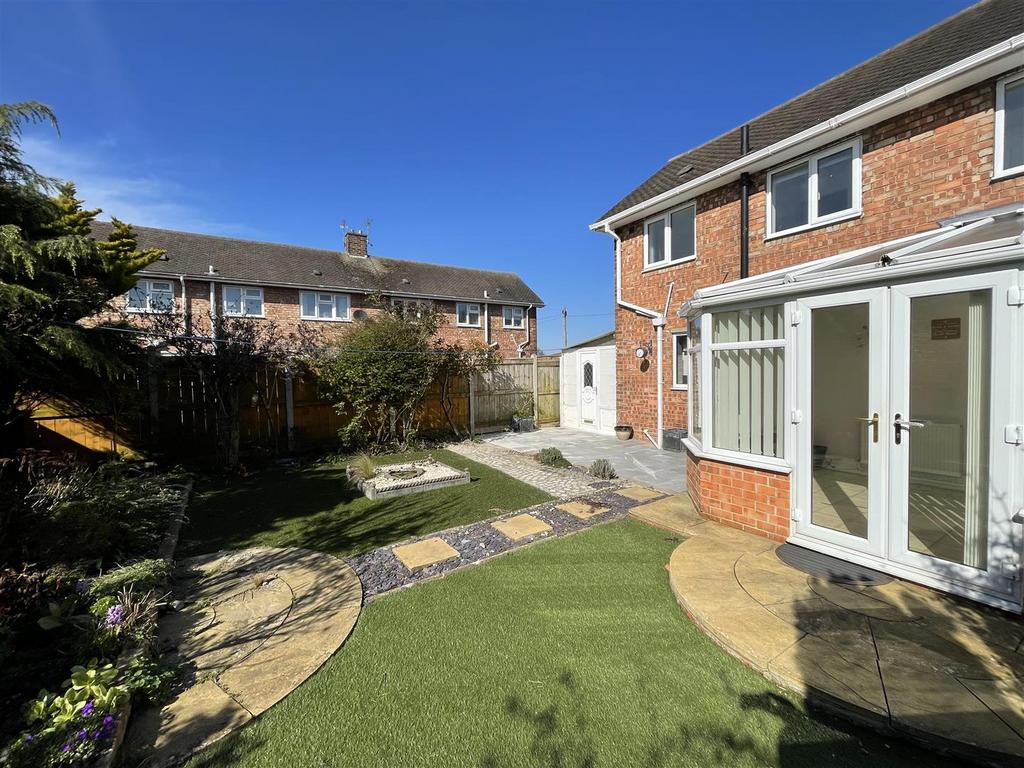 Jarvis Walk, Owton Manor, Hartlepool 2 bed end of terrace house £575