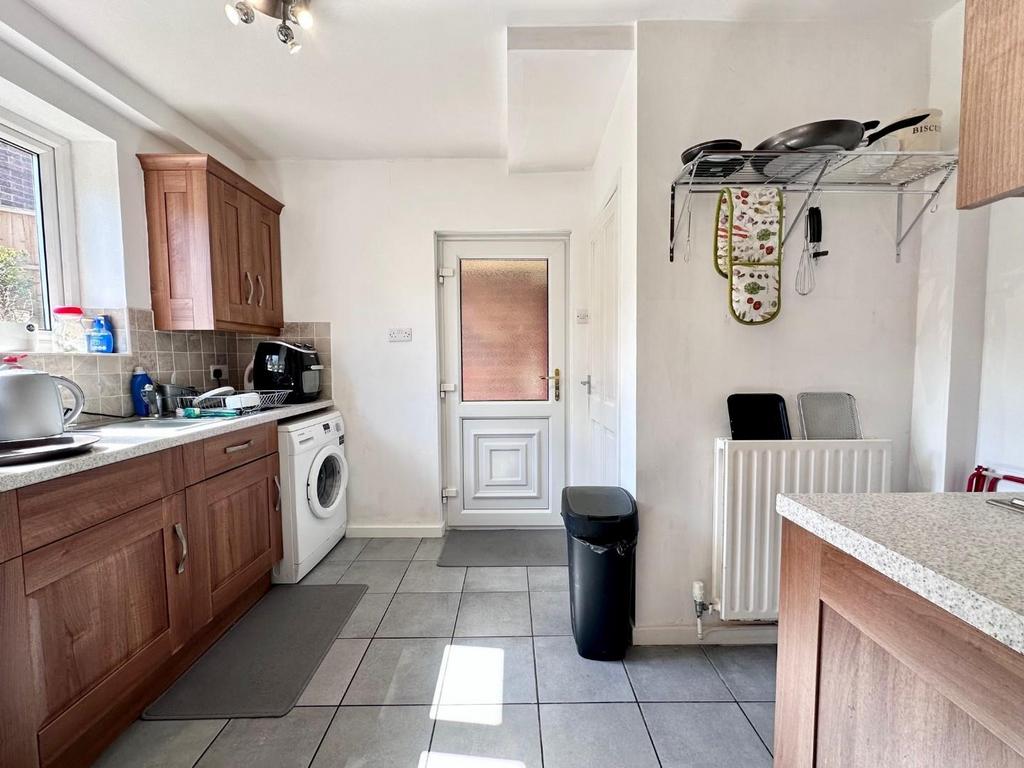 Kitchen 2.jpg