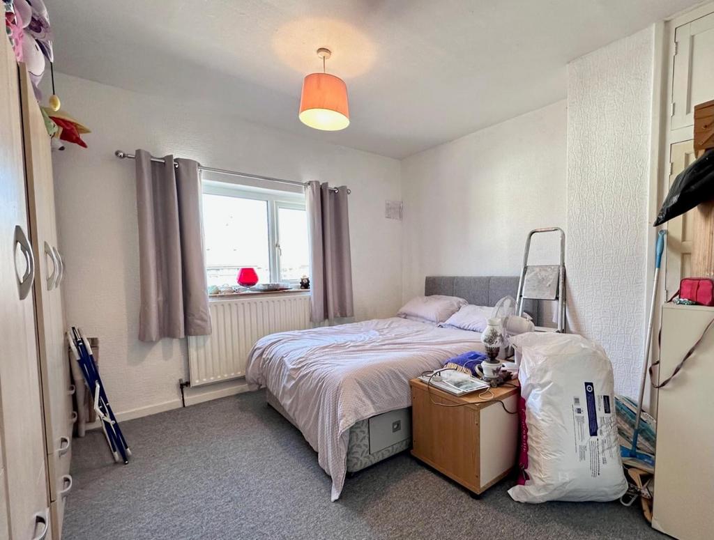 Bedroom 1.jpg