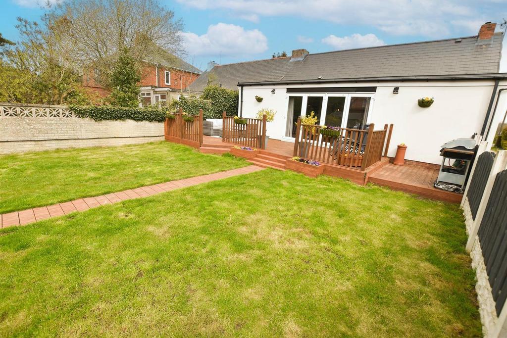 Barlborough Road, Clowne... 4 bed semidetached bungalow £310,000