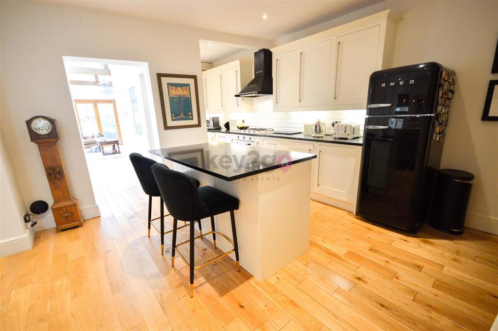 Mosborough Moor, Mosborough, Sheffield, S20 3 bed semidetached house