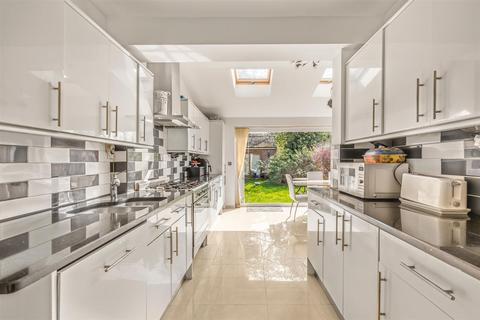 21 Eversley Crescent, Isleworth, TW7 4LR
