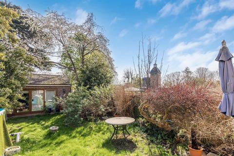 21 Eversley Crescent, Isleworth, TW7 4LR
