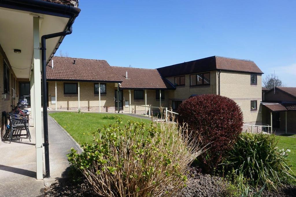High Street, Old Whittington, Chesterfield 1 bed bungalow £650 pcm (£