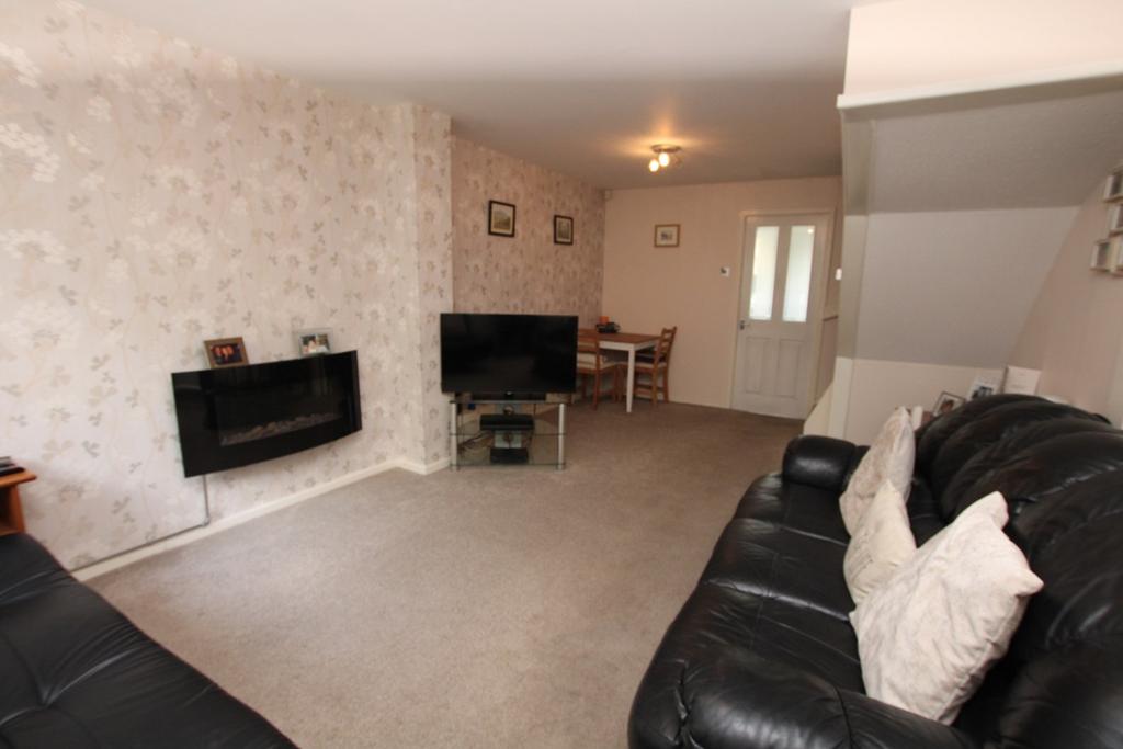 Armstrong Close, Birchwood, Warrington, WA3 2 bed terraced house £150,000