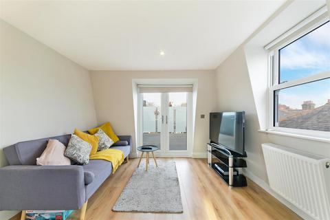 10c Treport Street, London, SW18 2BP