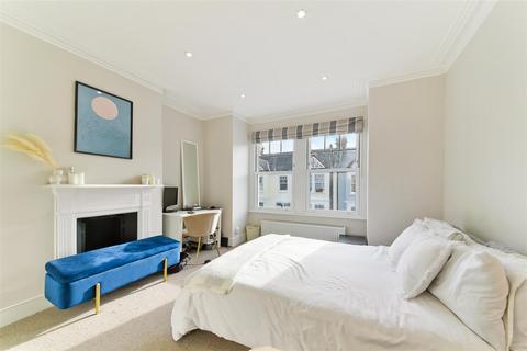 10c Treport Street, London, SW18 2BP