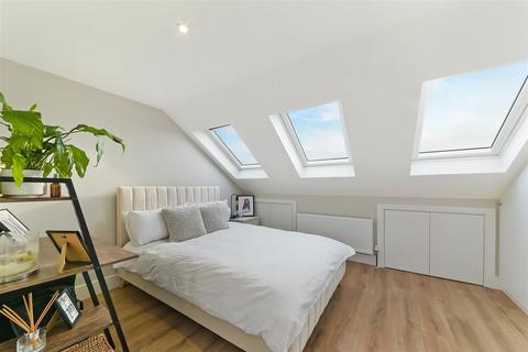 10c Treport Street, London, SW18 2BP