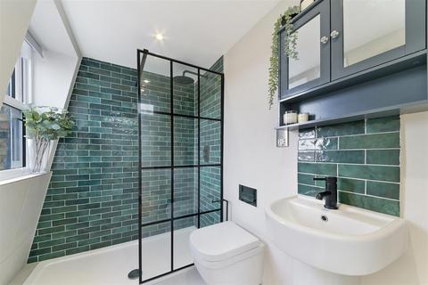10c Treport Street, London, SW18 2BP