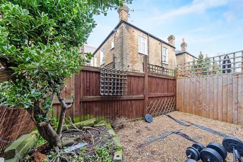 10c Treport Street, London, SW18 2BP
