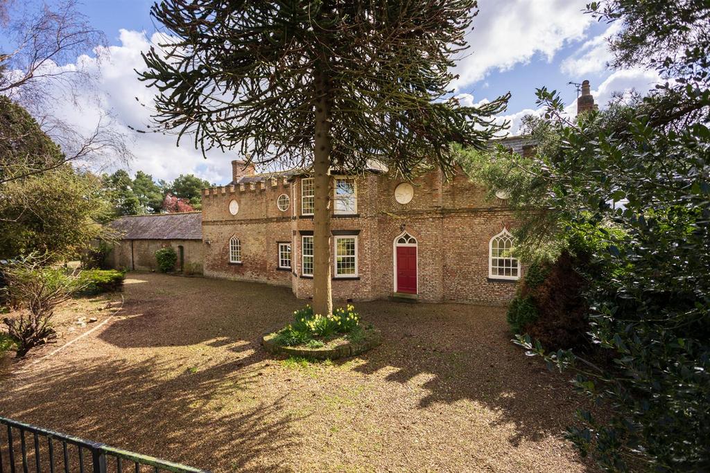 White Hall Farm, Beverley 5 bed detached house for sale £800,000