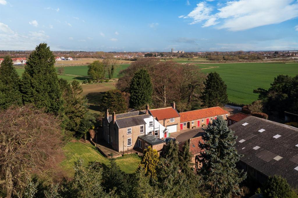White Hall Farm, Beverley 5 bed detached house for sale £800,000