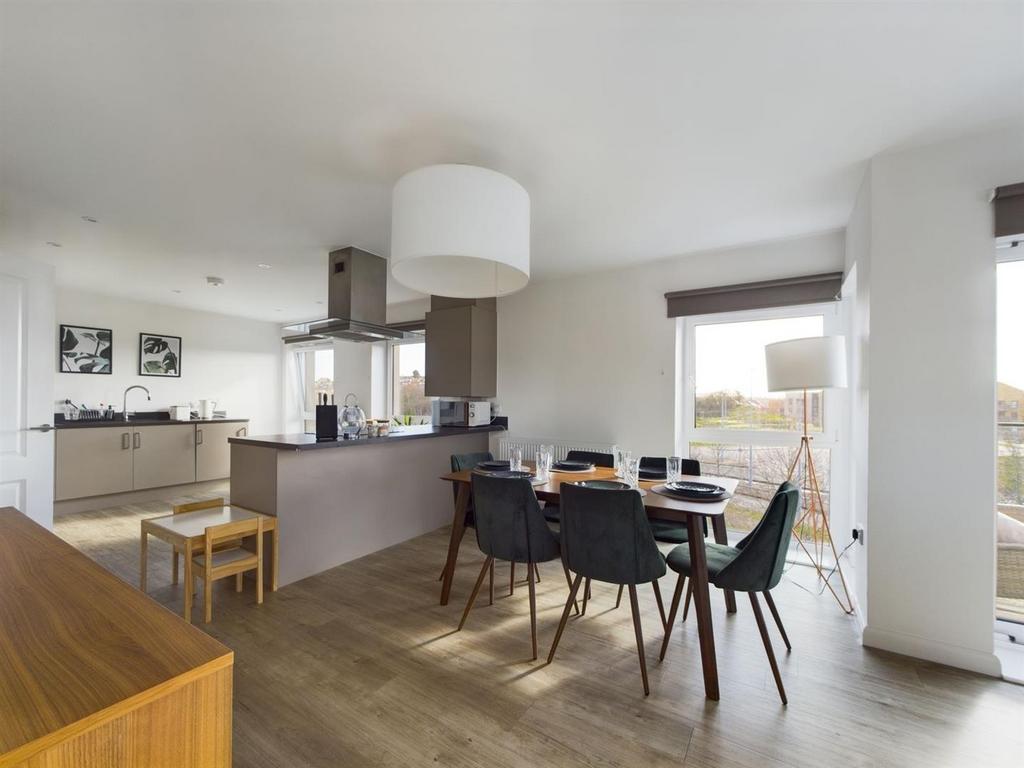 St Clements Lakes, Bluewater, Kent 3 bed flat £425,000
