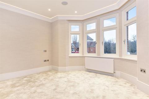 2 bedroom flat to rent, Upper Richmond Road, Putney SW15