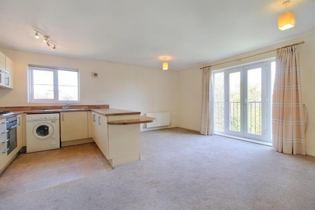 Juniper House, Hassocks Close... 2 bed apartment £725 pcm (£167 pw)