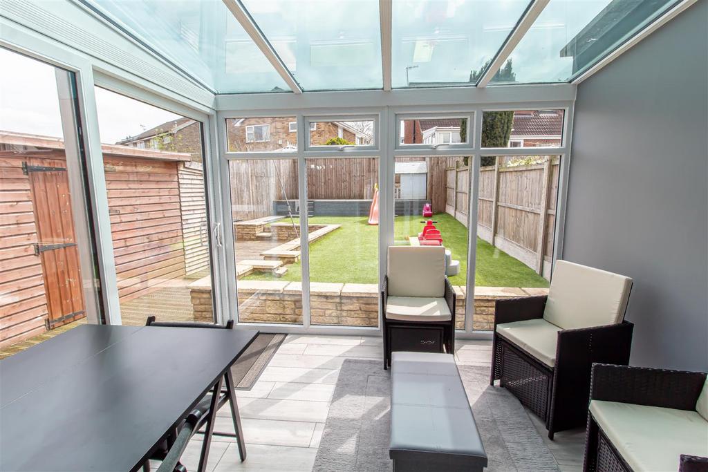 Darlton Drive, Arnold, Nottingham 3 bed semidetached house £250,000