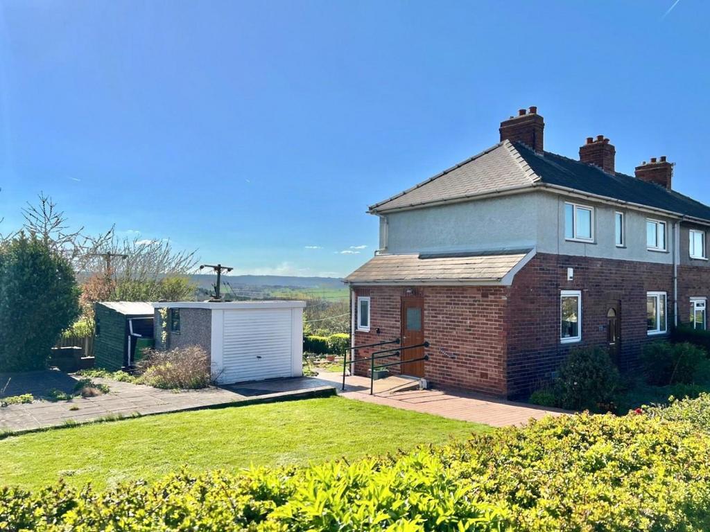 Higham Common Road, Higham, Barnsley 3 bed semidetached house £180,000