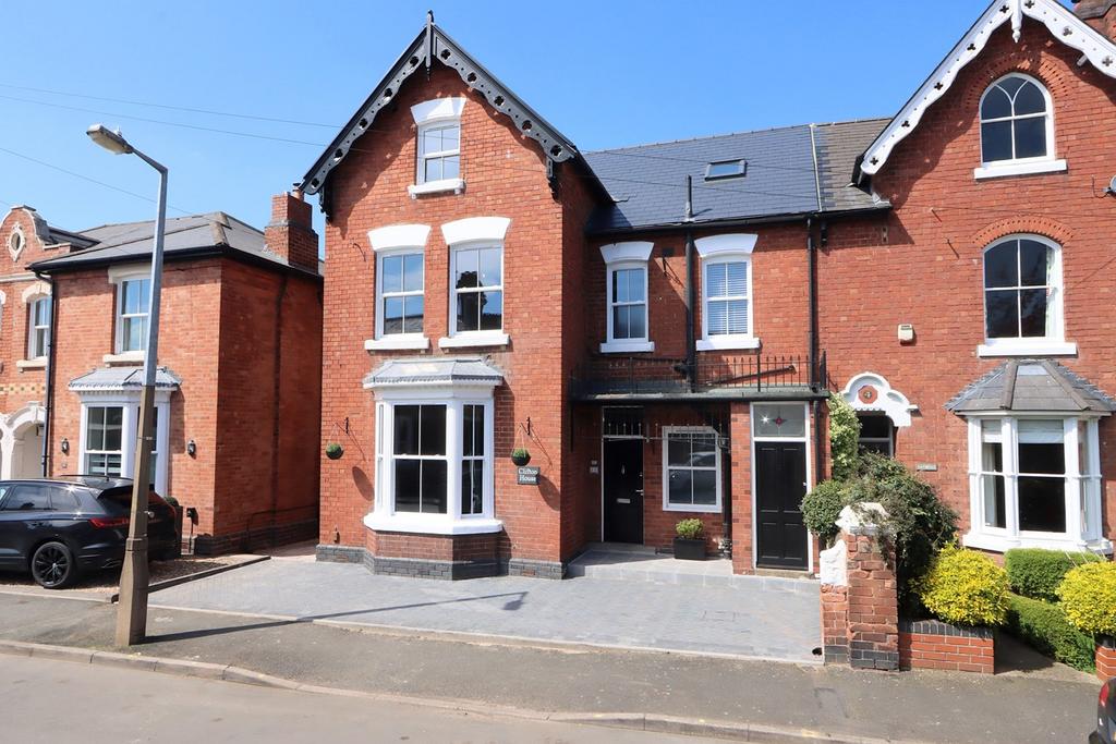 Clifton Street, Stourbridge, DY8 5 bed character property £2,050 pcm
