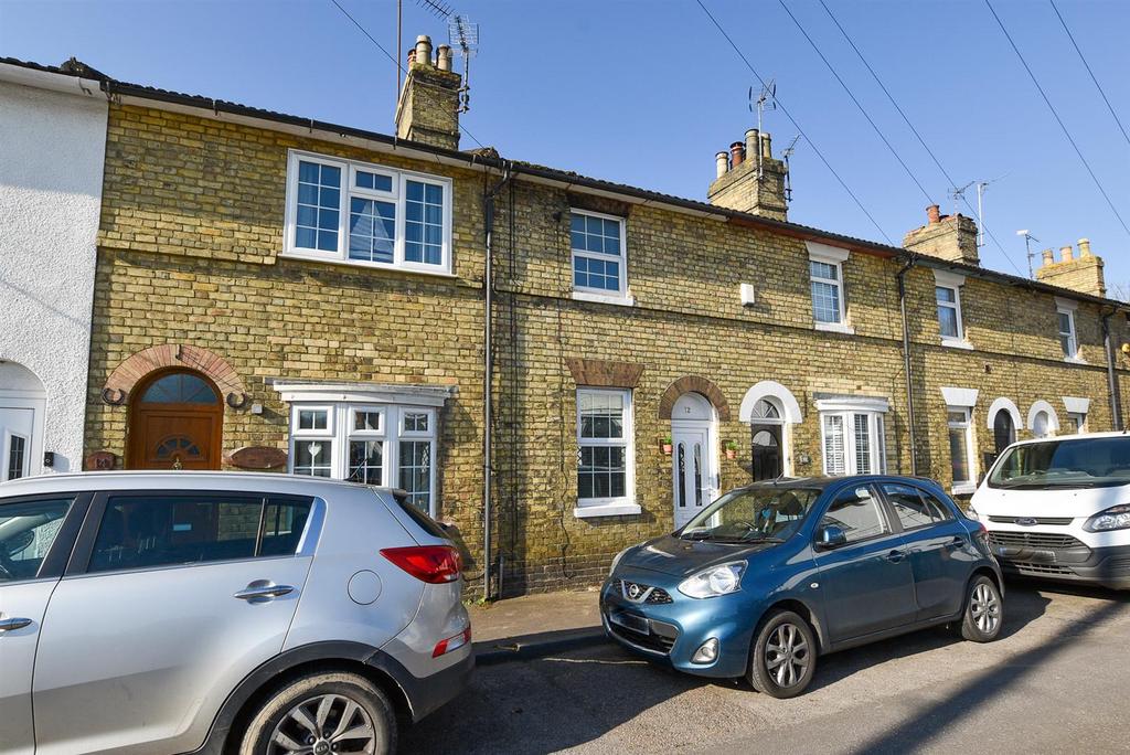 Bush Row, Aylesford 3 bed terraced house £1,150 pcm (£265 pw)