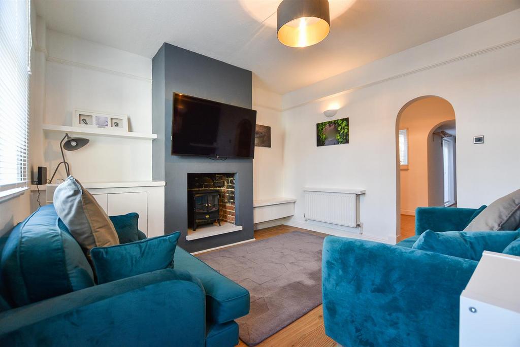 Bush Row, Aylesford 3 bed terraced house £1,150 pcm (£265 pw)