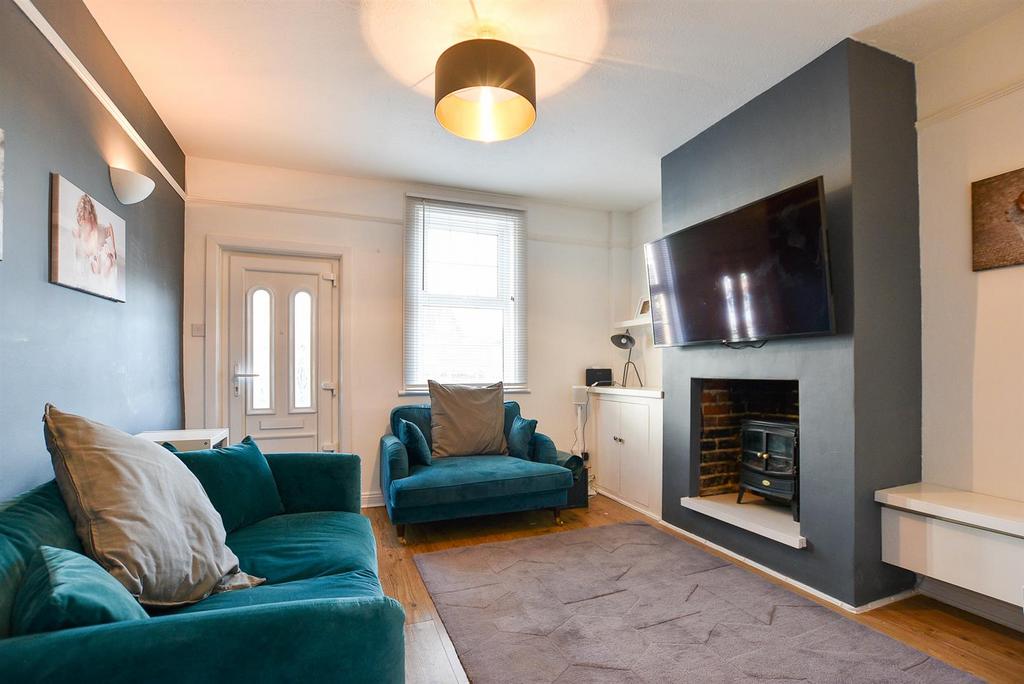 Bush Row, Aylesford 3 bed terraced house £1,150 pcm (£265 pw)