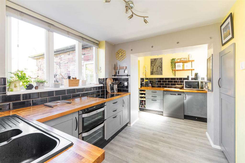 Southmead Avenue, Blakelaw, Newcastle Upon Tyne 3 bed semidetached