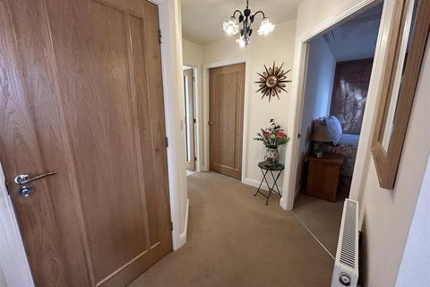 14 Conway Avenue, Oldbury, B68 9NS