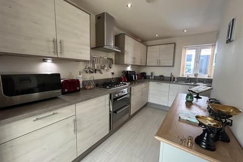 14 Conway Avenue, Oldbury, B68 9NS