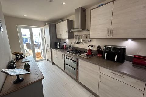 14 Conway Avenue, Oldbury, B68 9NS