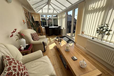 14 Conway Avenue, Oldbury, B68 9NS