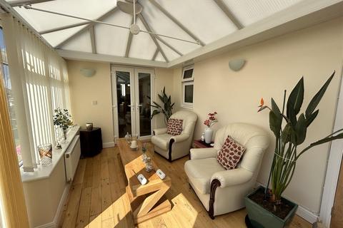 14 Conway Avenue, Oldbury, B68 9NS
