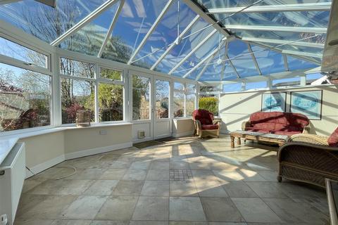 21 Hackness Drive, Scarborough, YO12 5SB
