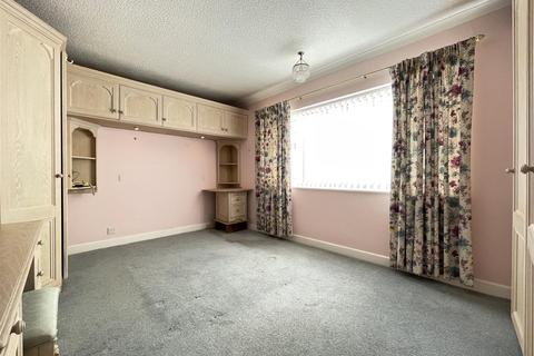 21 Hackness Drive, Scarborough, YO12 5SB