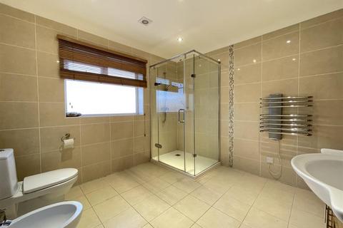 21 Hackness Drive, Scarborough, YO12 5SB