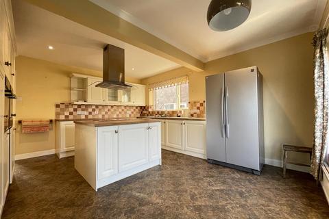 21 Hackness Drive, Scarborough, YO12 5SB