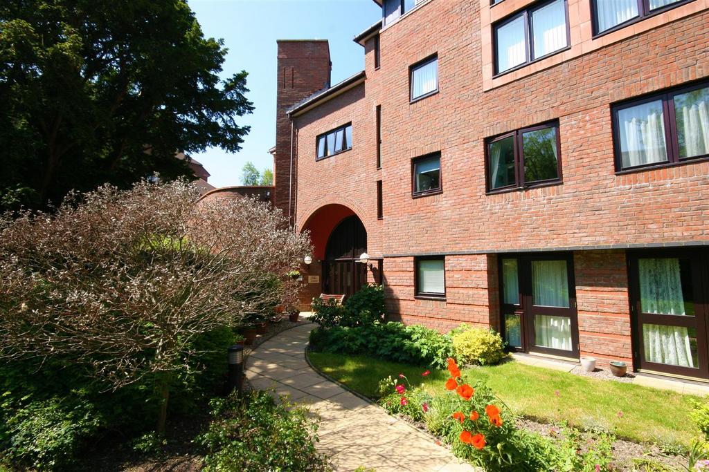 Cwrt Bryn Coed, Coed Pella Road, Colwyn Bay 1 bed apartment for sale