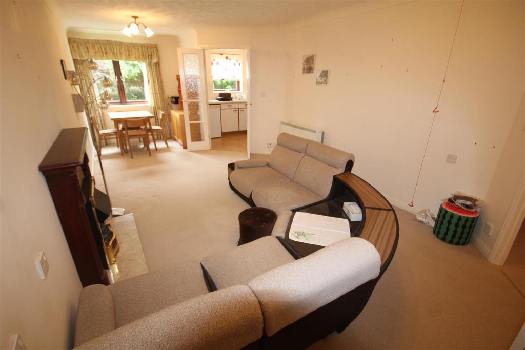 Cwrt Bryn Coed, Coed Pella Road, Colwyn Bay 1 bed apartment for sale