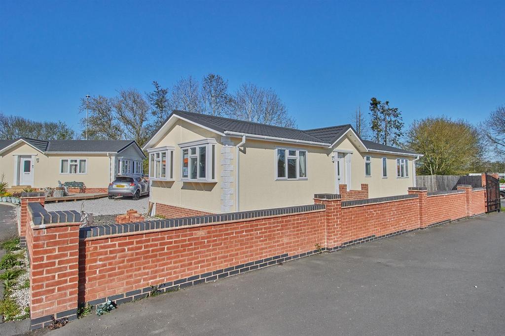 Springfield Park, Wykin Road, Hinckley 2 bed park home for sale £220,000