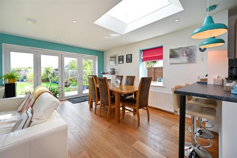 3 bedroom semi-detached house for sale - Ledbury Way, Nyetimber